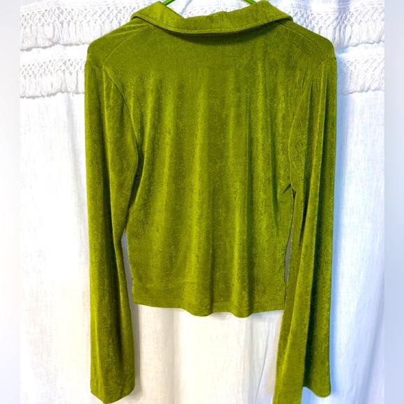 Long sleeve green top in size medium - Picture 2 of 2